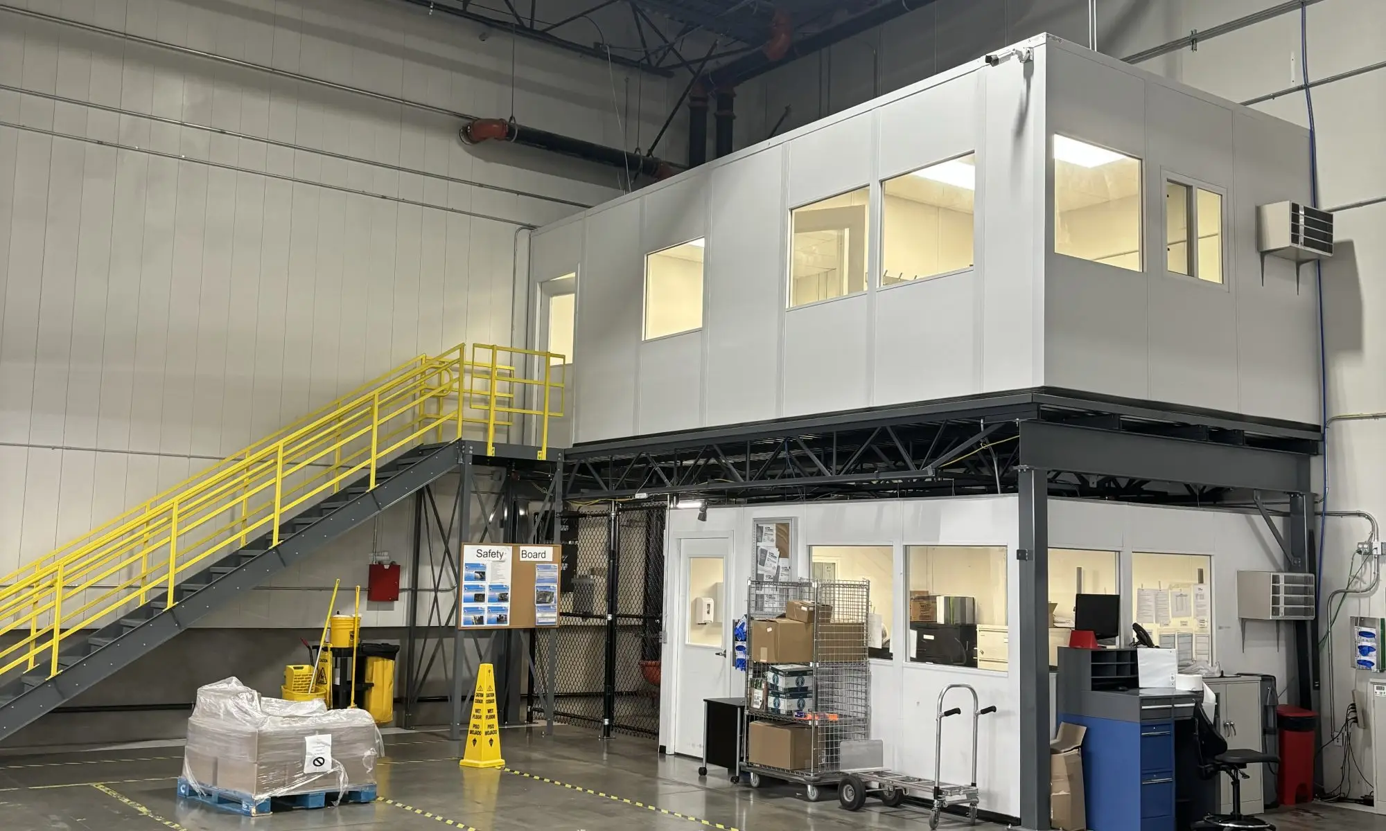 Modular office on top of mezzanines below modular office