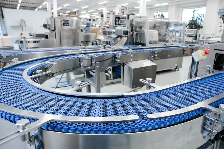 Modular conveyor system in a production and packaging line