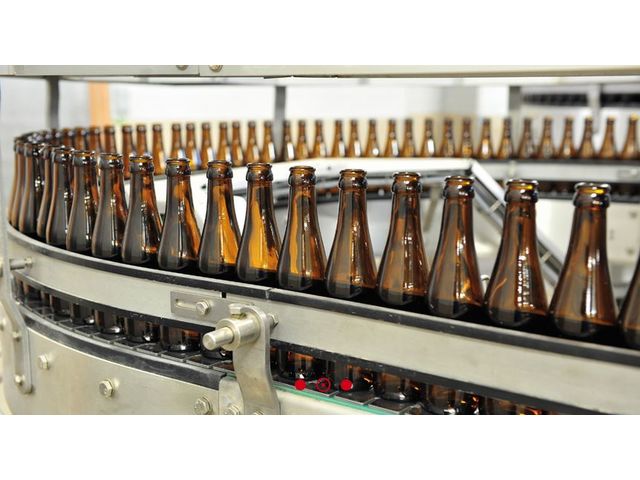 Tabletop conveyor with curves for small product handling