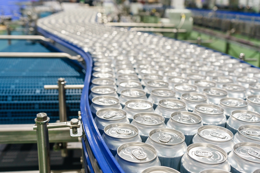 Tabletop conveyor transporting bottles and containers on a packaging line